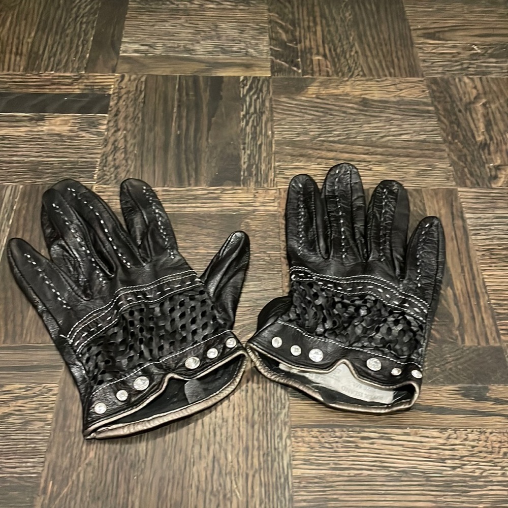 Leather driving gloves